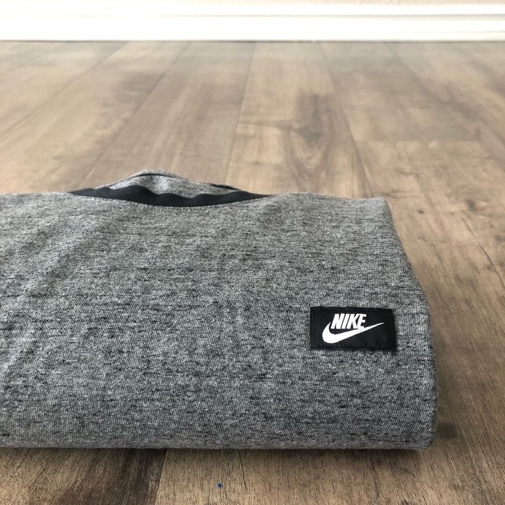 MENS NIKE Tee
